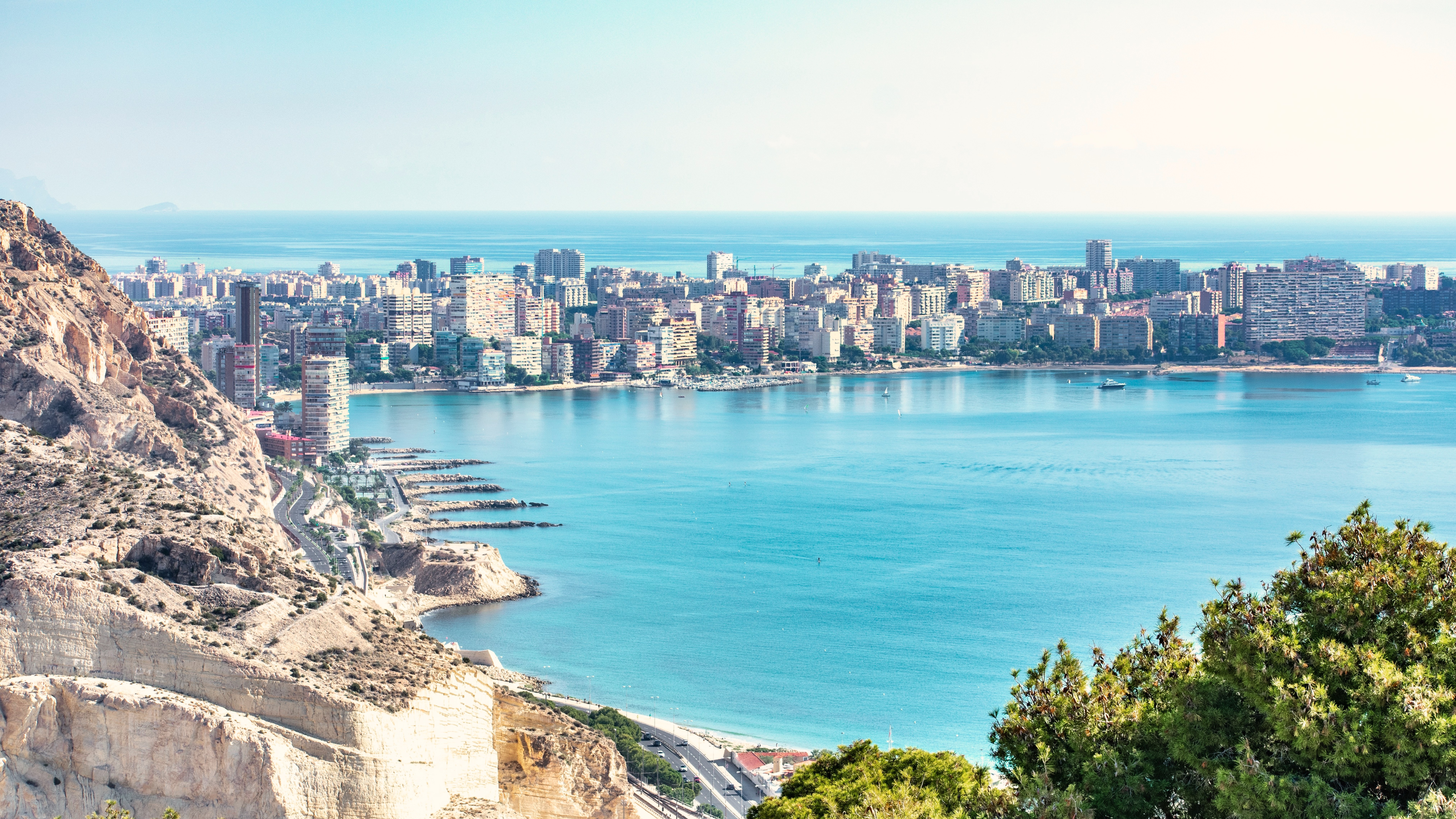 Utsikt öve Alicante och Medelhavet