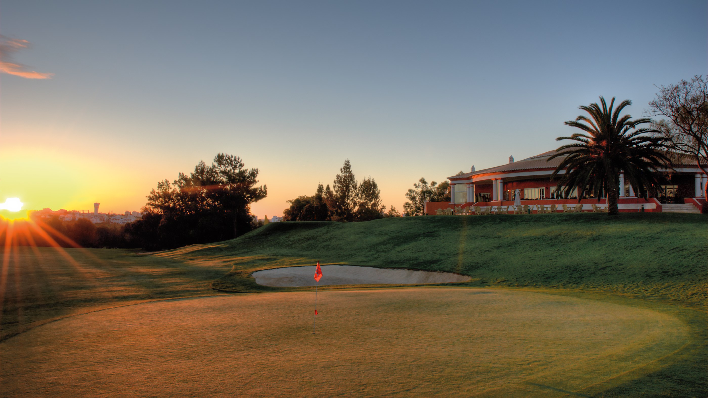 Alto Golf - Green 18 i skymningen