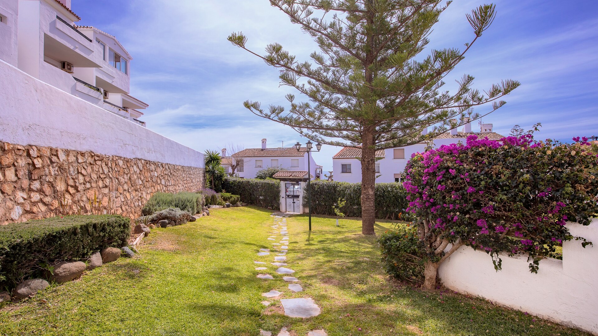 Apartamentos Torrenueva Park - Promenadvägen till La Cala de Míjas