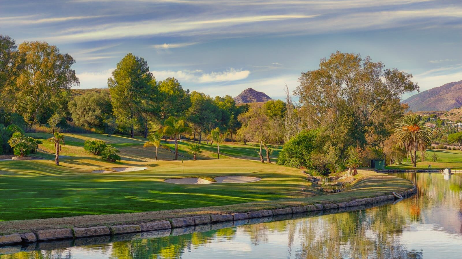 Costa Ballena Ocean Golf Club - Bro till green på hål 16