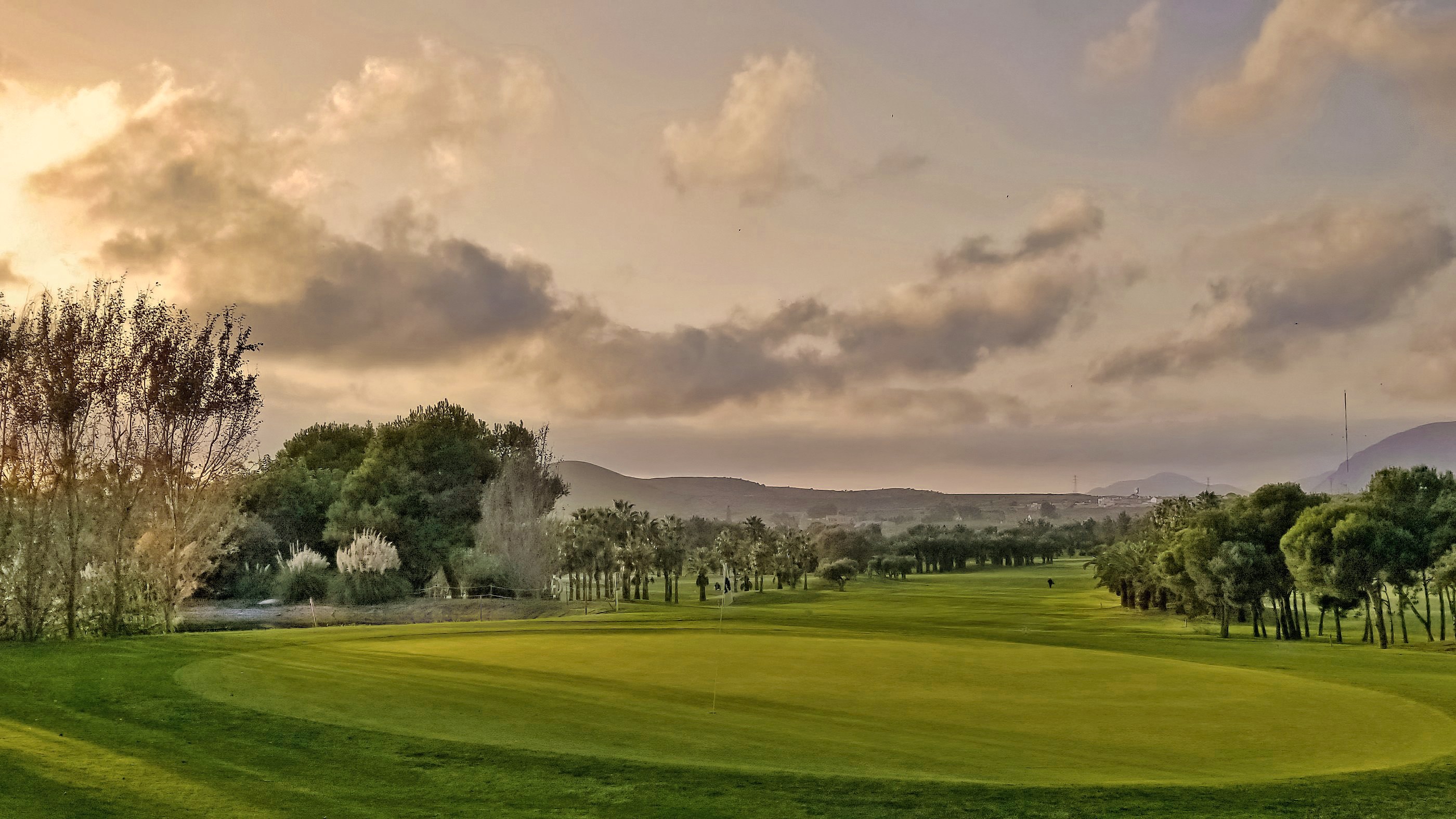 El Plantío Golf - Upphöjd green med vattenhinder