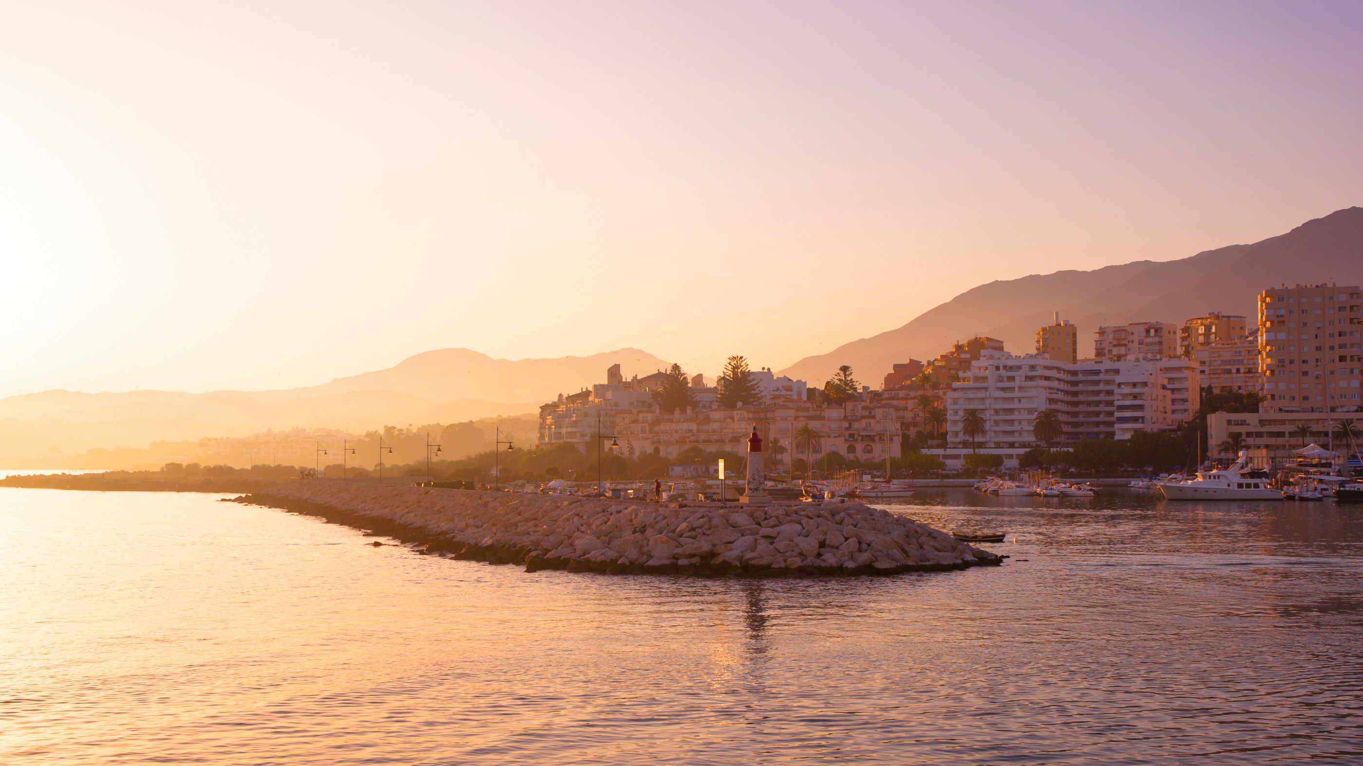 Estepona hamn - Solnedgång över piren