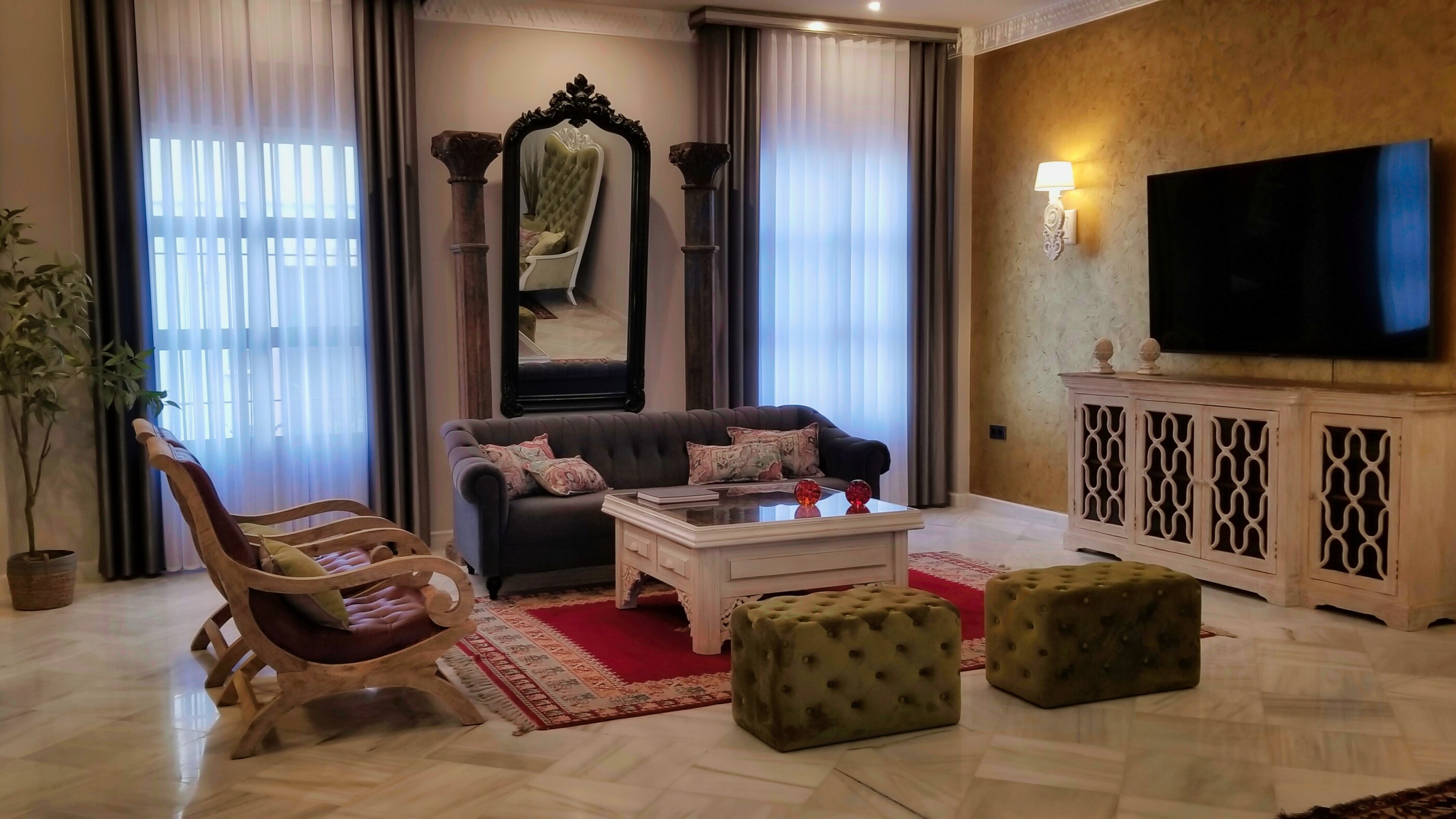 La bailla public areas