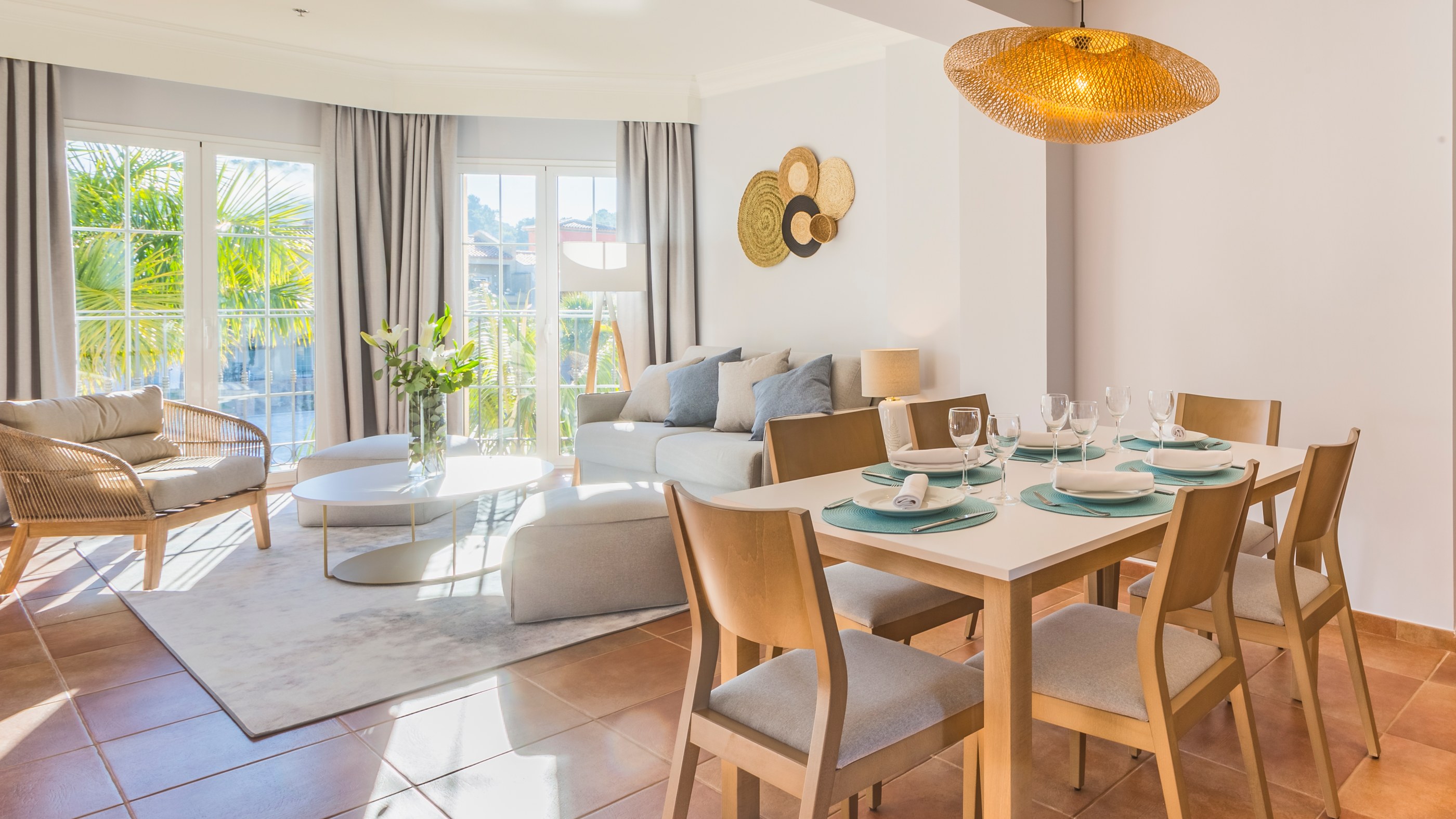 La Sella Residences - Matplats och vardagsrum