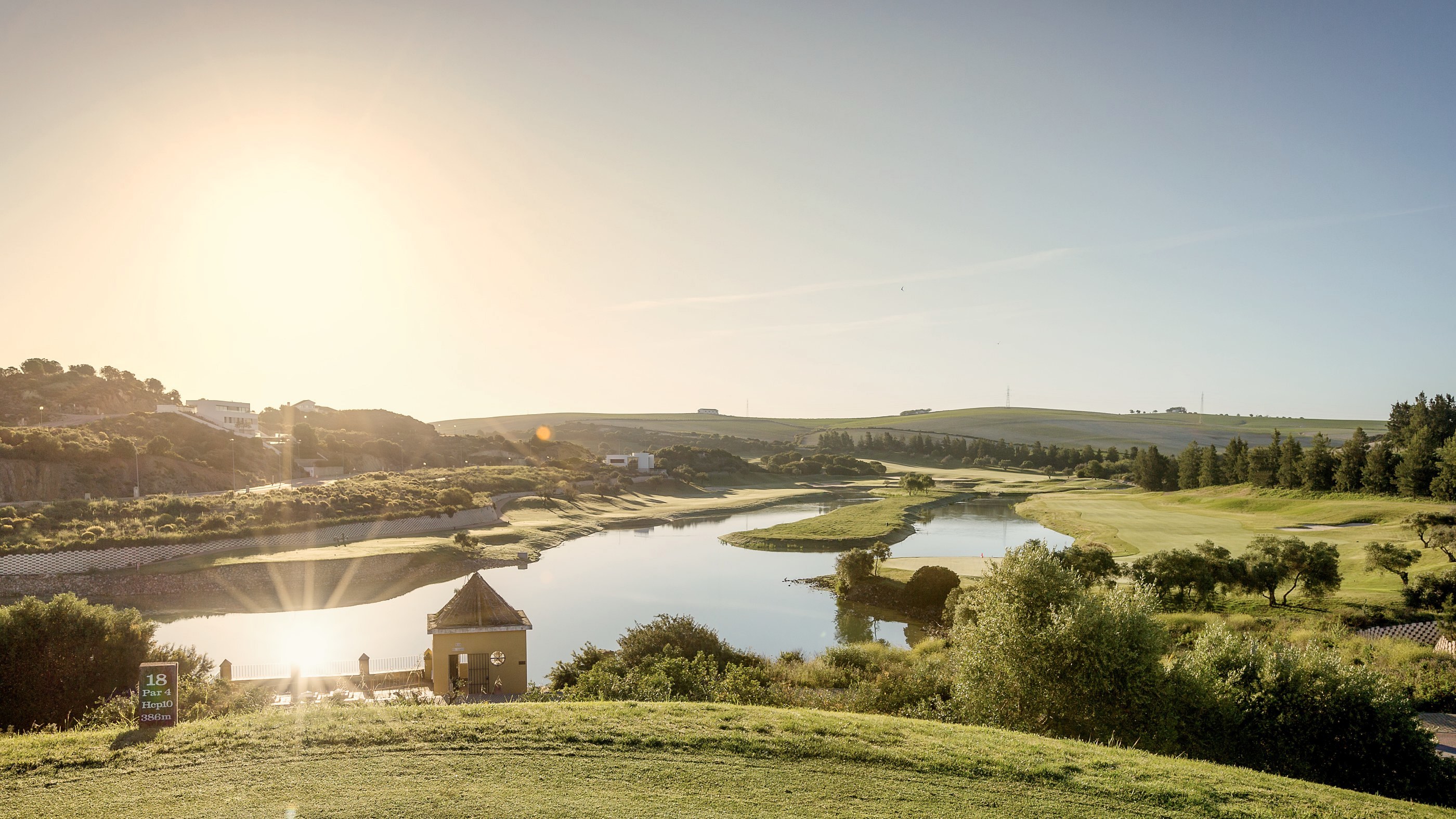Montecastillo Golf - Vy från tee 18 över hål 10 och 17