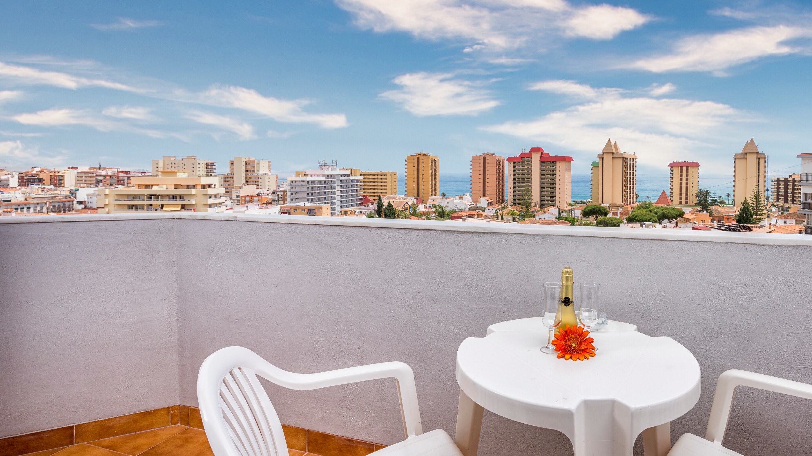 Aparthotel Veramar - Fuengirola. Vy från balkong.